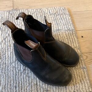 Blundstone Boots in Dark Brown with Dark Brown Panels